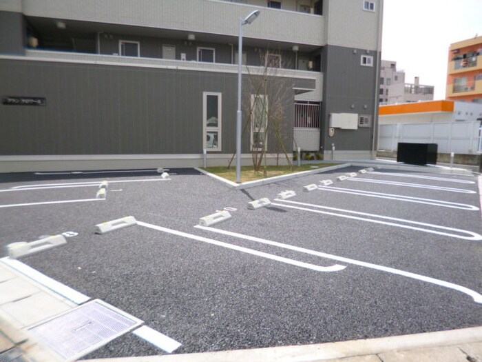 グランクロワールの物件外観写真