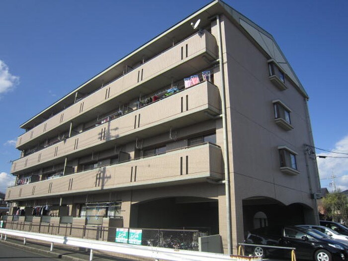 マンションコスモスの物件外観写真