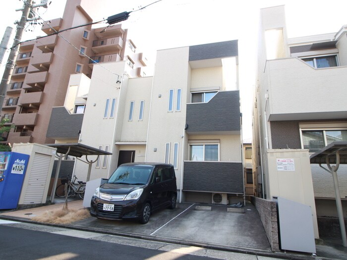 Grandtic Residence堀田の物件外観写真