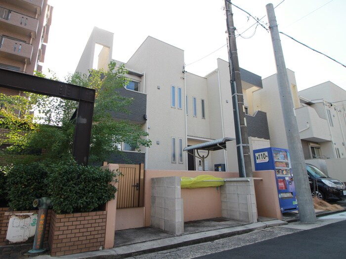 Grandtic Residence堀田の物件外観写真