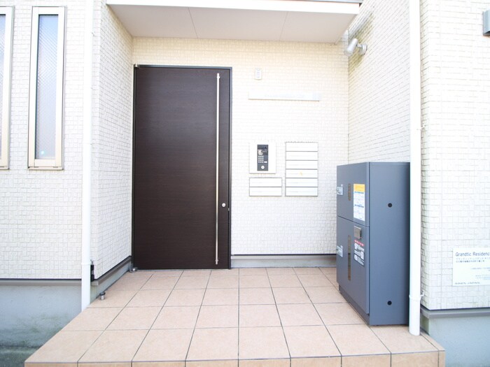 Grandtic Residence堀田の物件外観写真