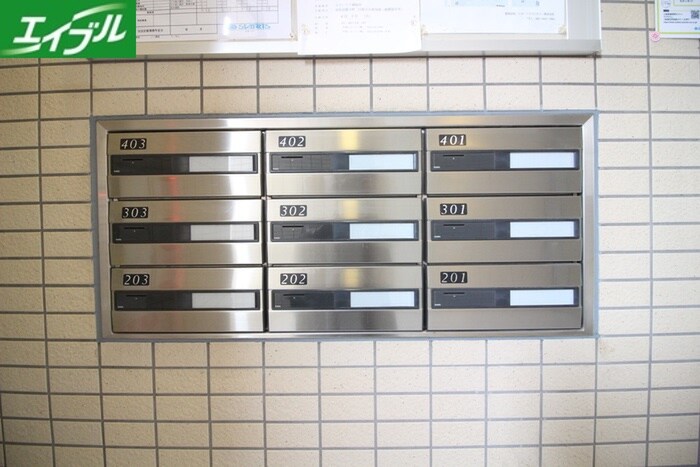 ﾗﾌﾟｰﾘｱ御器所の物件外観写真