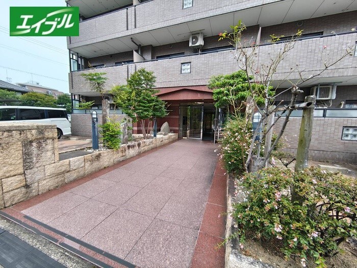 ケルン白壁の物件外観写真