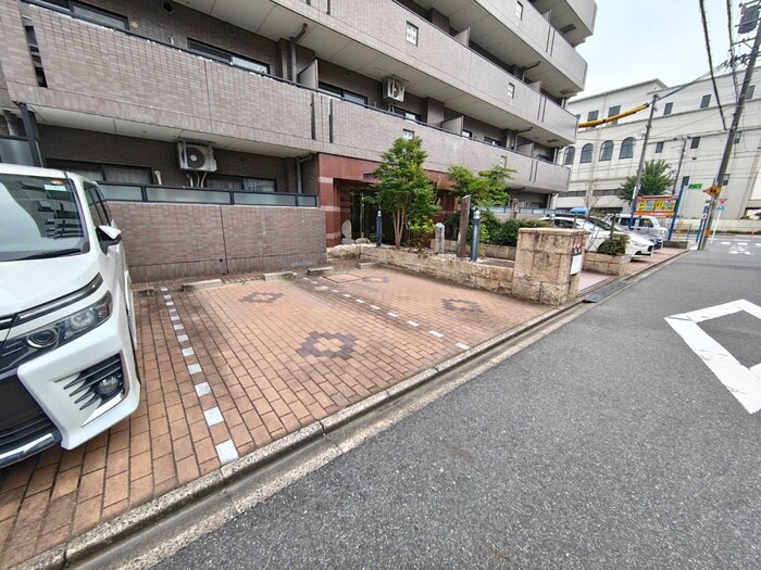 ケルン白壁の物件外観写真