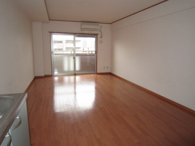 スリ－アロ－ズ中小田井の物件内観写真