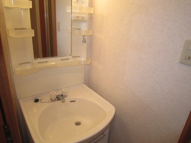 スリ－アロ－ズ中小田井の物件内観写真