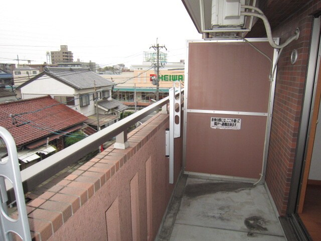 スリ－アロ－ズ中小田井の物件内観写真