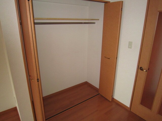 スリ－アロ－ズ中小田井の物件内観写真