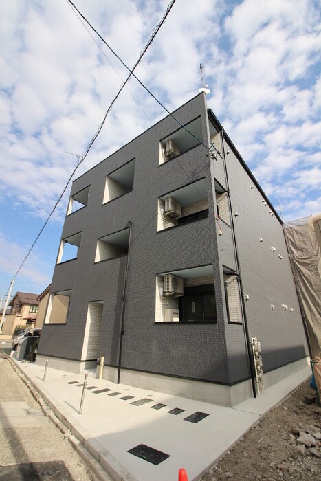 アレクサンダープラッツ金山の物件外観写真