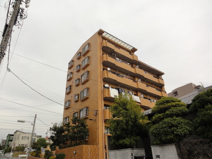 スカイヒルズ植田(101)の物件外観写真