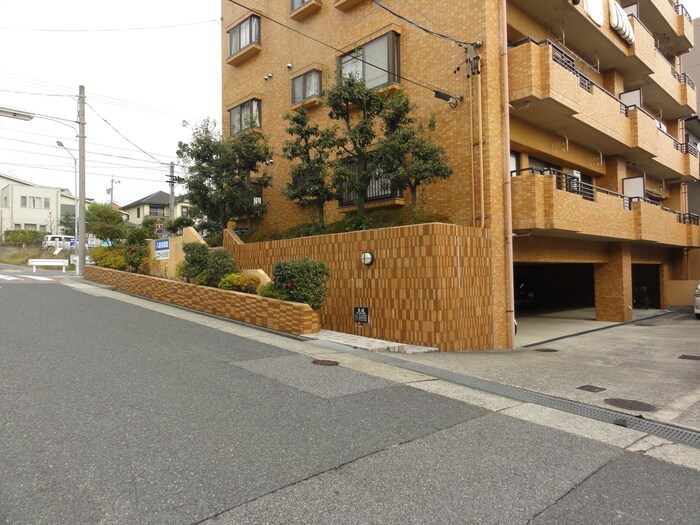 スカイヒルズ植田(101)の物件外観写真