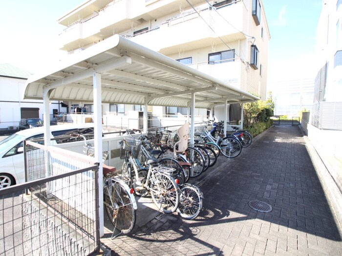 クイーンハイツ滝ノ水の物件外観写真