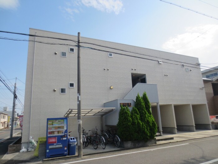 ドヌールⅤ草薙の物件外観写真