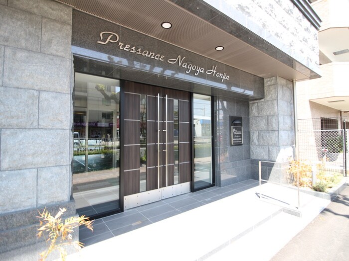 プレサンスＮＡＧＯＹＡ本陣の物件外観写真