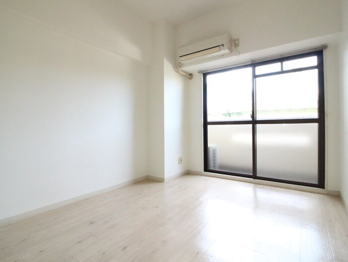 岩井橋ロイヤルハイツの物件内観写真