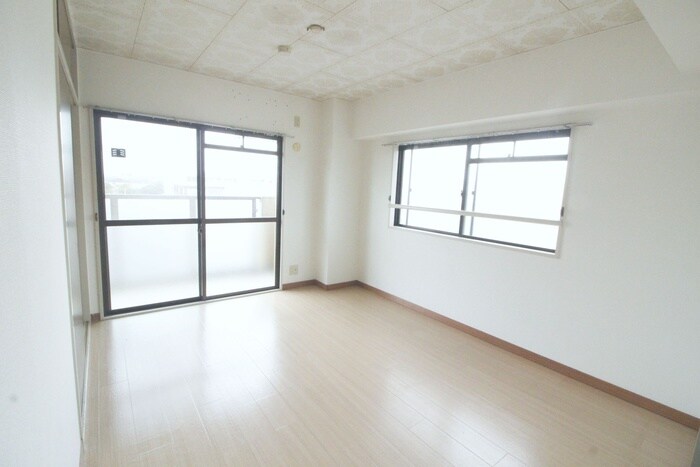 グランドール須崎の物件内観写真