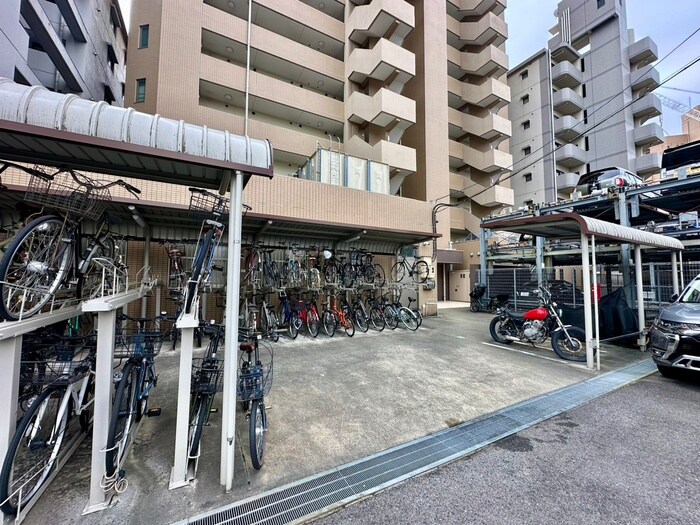 カスタリア志賀本通の物件外観写真