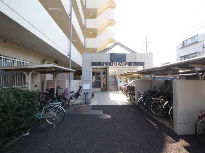 レジデンスアイズの物件外観写真
