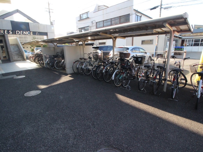 レジデンスアイズの物件外観写真