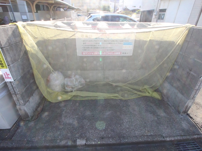 レジデンスアイズの物件外観写真