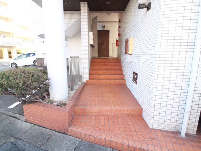 牧の原中央マンションの物件外観写真