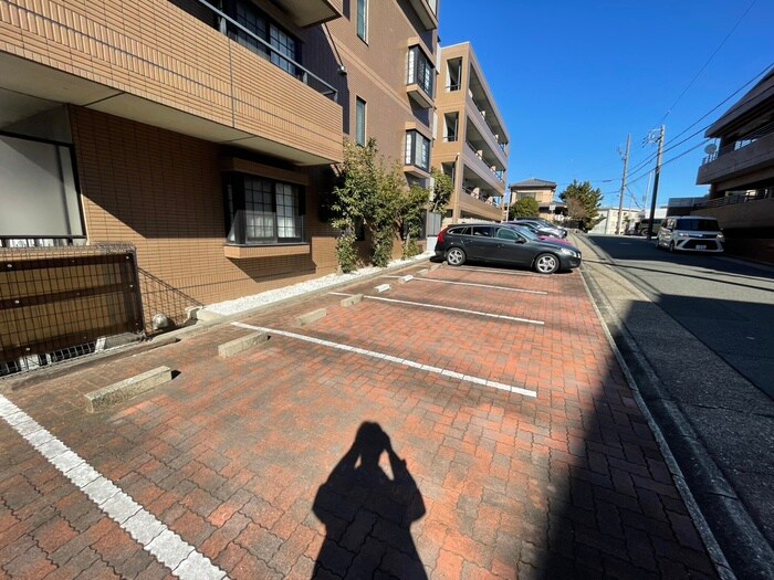 ビラ三秀山中の物件外観写真