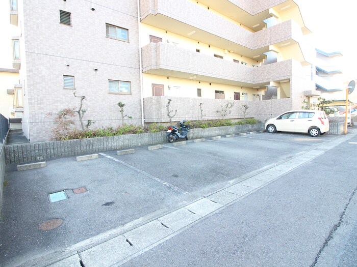 エマリオの物件外観写真