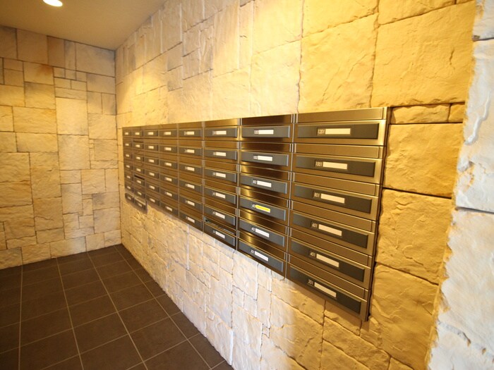 ﾌﾟﾗｳﾗﾝﾄﾞ名駅の物件外観写真