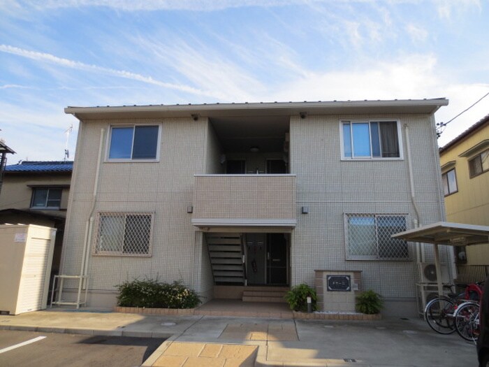 ドマ－ニの物件外観写真