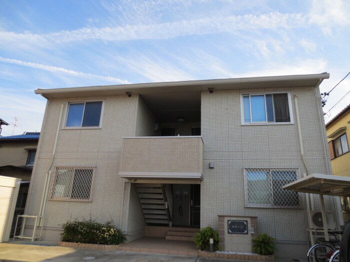 ドマ－ニの物件外観写真