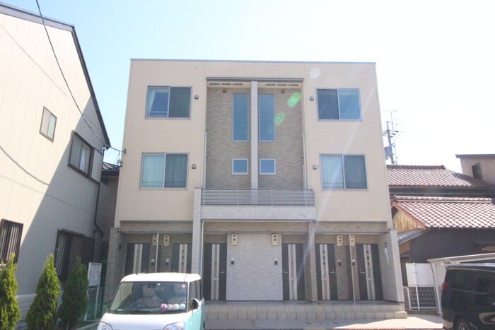 シェモア角割の物件外観写真