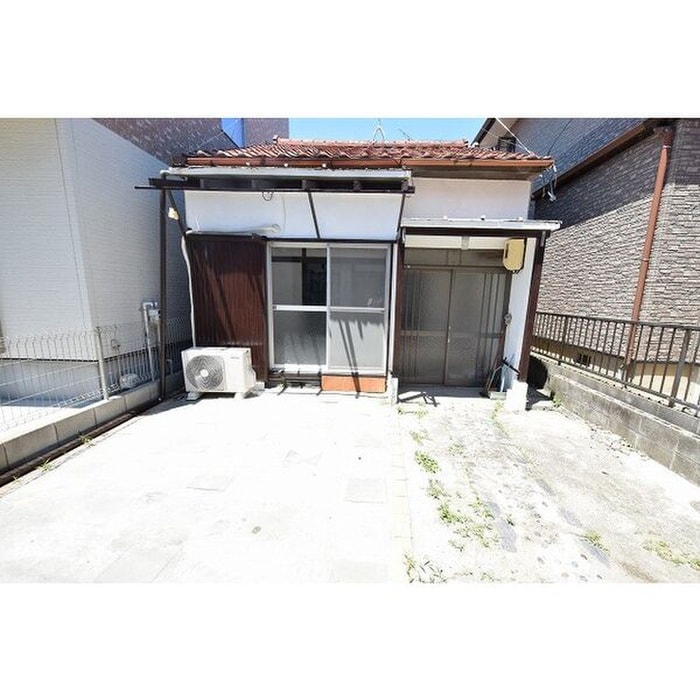 遠島鳥居先貸家の物件外観写真