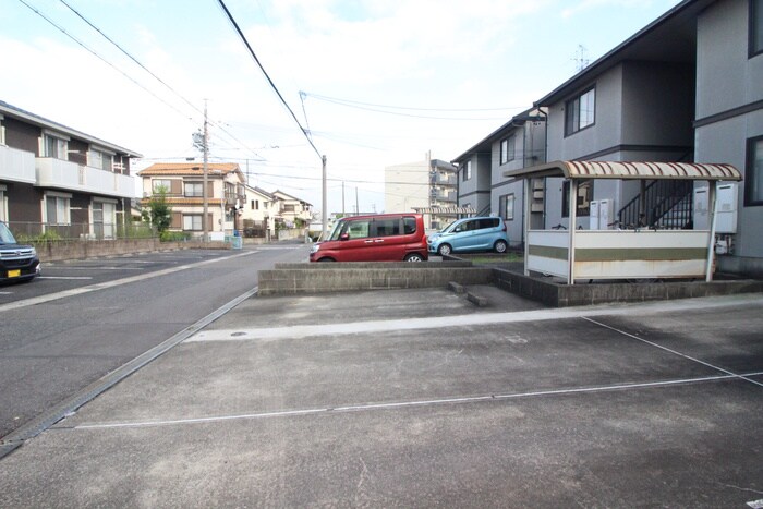 グランドールB棟の物件外観写真