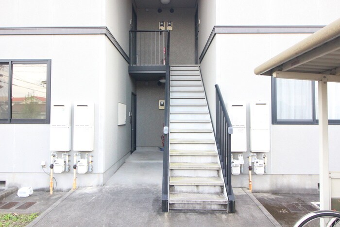 グランドールB棟の物件外観写真