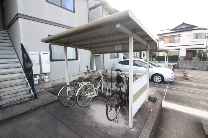 グランドールB棟の物件外観写真