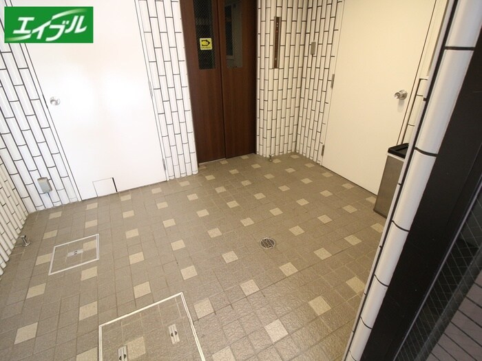 レスカール白金の物件外観写真