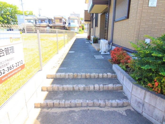 クータウンの物件外観写真