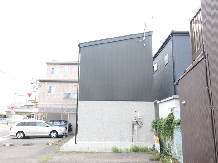 LE COCON岩塚の物件外観写真