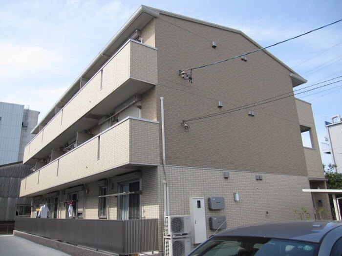 ウヴェルテュールの物件外観写真