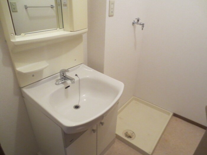 サン　フロ－ラ　Ｃ棟の物件内観写真