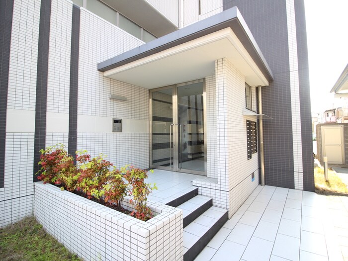 ラ・グランディ－ルの物件外観写真