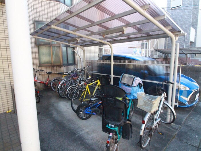 アサヒマンションの物件外観写真