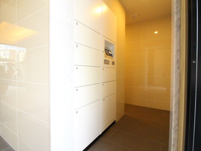 アデグランツ上前津の物件外観写真