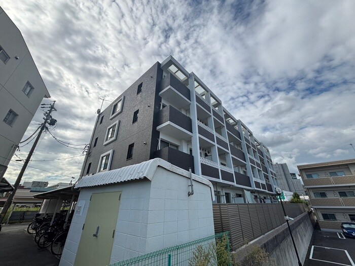 ラルゴの物件外観写真