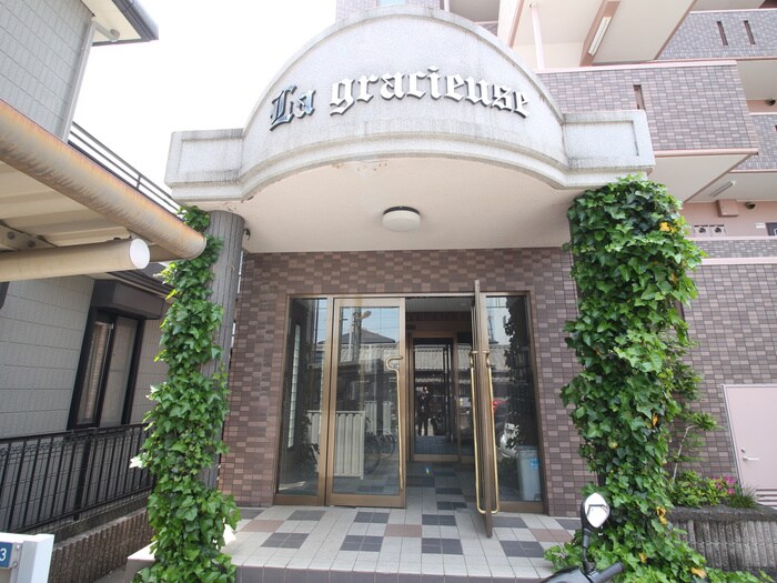 ラ・グラシュ－ズの物件外観写真