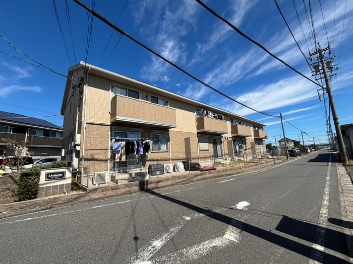 ローベルジュBの物件外観写真