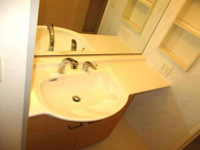 ローベルジュBの物件内観写真