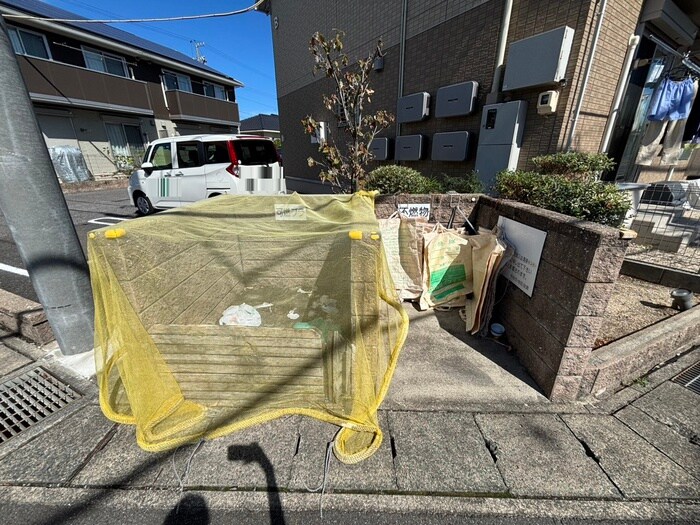 ローベルジュBの物件外観写真