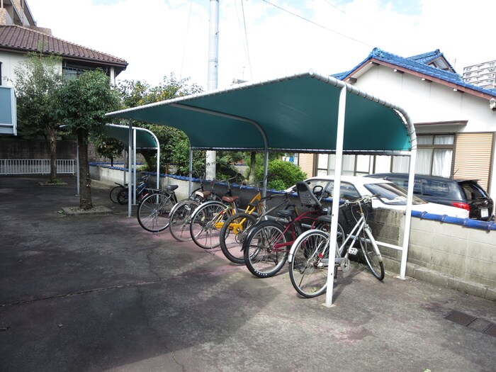 シャトル緑ヶ丘Ⅱ棟の物件外観写真