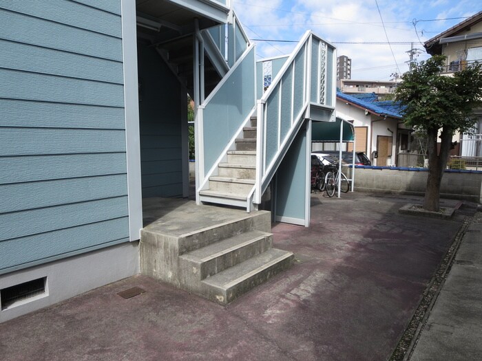 シャトル緑ヶ丘Ⅱ棟の物件外観写真